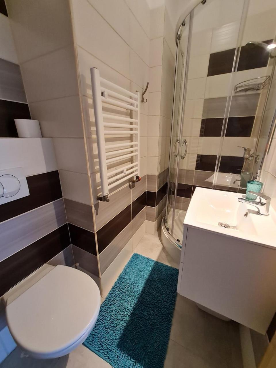 Bela - Pokoje Z Aneksami I Apartamenty Kołobrzeg Exteriör bild